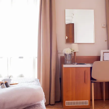 Ares Hotel Milán