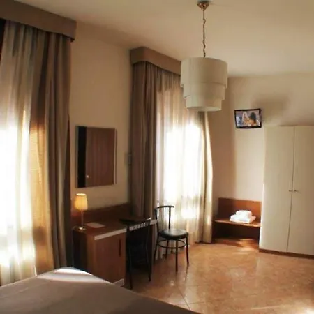 Hotel Ares Milán
