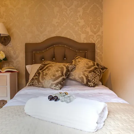 Ares Hotel